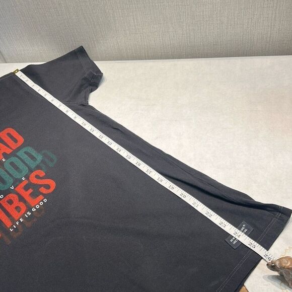 Life Is Good Womens Tshirt Sz Medium Gray Short Sleeve SPREAD GOOD VIBES PEACE L - Picture 7 of 7